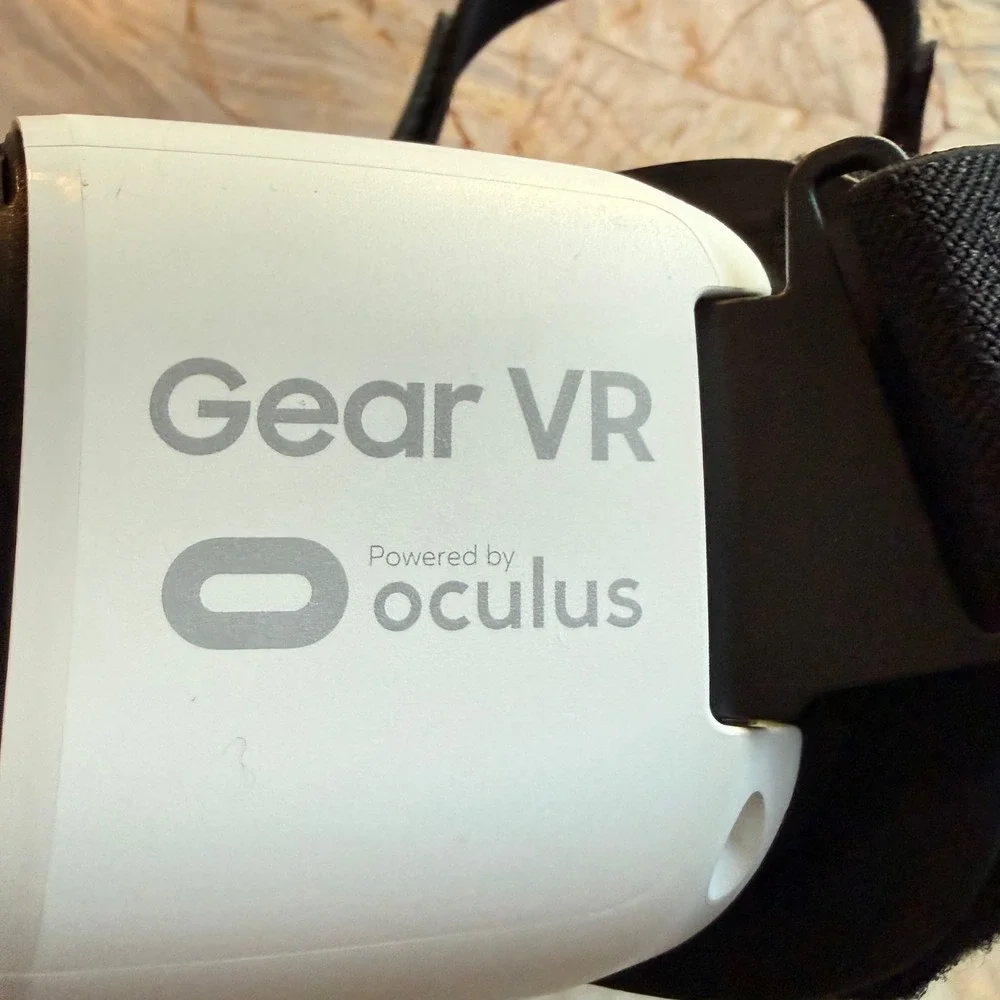 Samsung‎ Gear VR SM R322 Powered by Oculus Virtual Reality Headset White